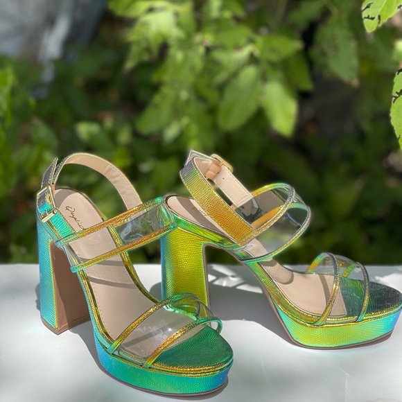 Qupid LIGHTING Clear Vinyl Holographic Open Toe Mary Jane Platform Heeled Sandal - Picture 4 of 6